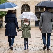 Parapluie Cloche Transparent pour Enfant - Système d'ouverture Automatique - 8 Baleines en Fibre de Verre - Poignée Confortable - Motifs d'étoiles