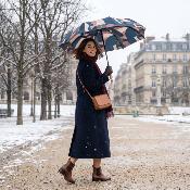 Parapluie pliant pour femme - Système d'ouverture et de fermeture automatique - Résistant au vent - Poignée en bois d'érable - Forme géométrique