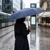 Parapluie pliant pour hommes et femmes – Système d'ouverture et de fermeture automatique – Résistant au vent – ​​Protection anti-UV – Bleu marine