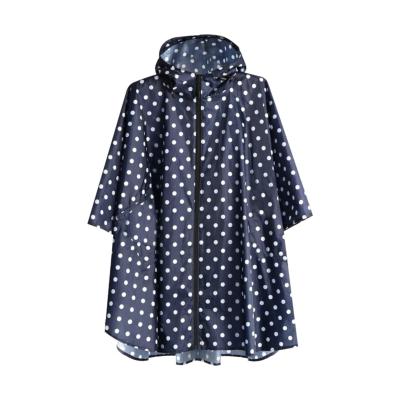Imperméable femme – Bleu à pois blancs – Grandes poches, cordon de serrage élastique à l'encolure et sac de rangement