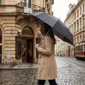 Parapluie Pliant pour Femme et Homme - 8 Baleines en Fibre de Verre - Parapluie Pliant à Trois Volet - Poignée en Bois - Noir