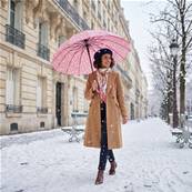 Parapluie Long - Poignée Courbée pour Femme et Homme - 16 baleines en Fibre de Verre - Résistant au vent - Manche en Bois - Rose Pale