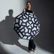 Parapluie pliant pour femme - Ouverture et fermeture automatiques - Résistant au vent - Poignée en bois d'érable - Graphique - Noir
